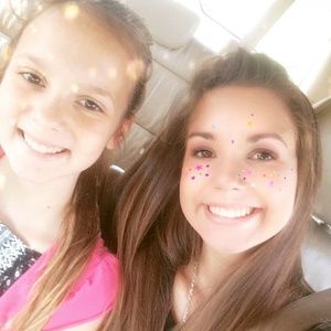 Meet your Poshers, Hailey and Shelby!